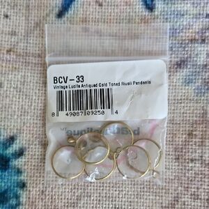 Vintage Gold Toned Rivoli Pendant